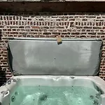 Indépendant Et Calme Avec Jacuzzi à Lila